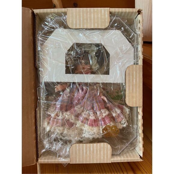 1986 World Doll Crown Princess PARIS CHIC - Picture 1 of 4